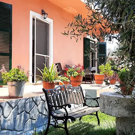 בית נופש Chara's Holiday In South Corfu *